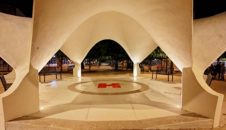 Toño Astiazarán entrega nuevo parque Copacabana modernizado