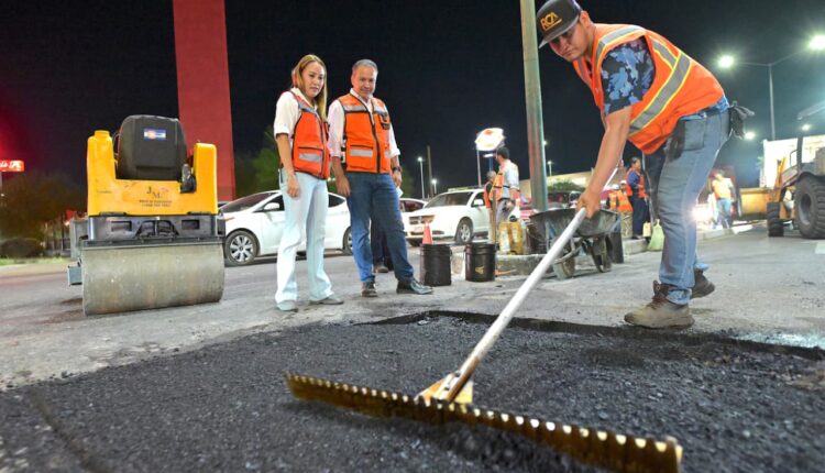 SUPERVISA TOÑO ASTIAZARÁN BACHEO NOCTURNO EN EL NORTE