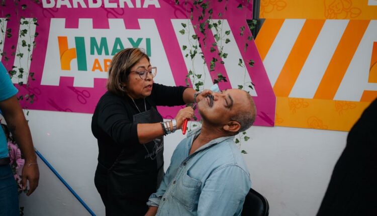 Beneficia Toño Astiazarán a 2 mil mujeres apoyo feminino